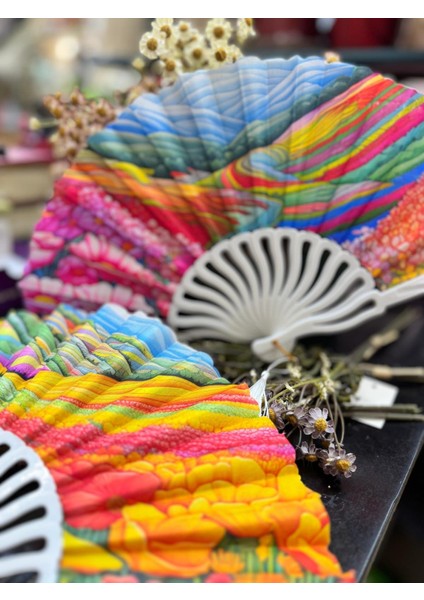 Plastik Desenli Yelpaze