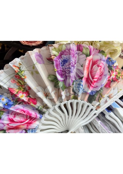 Plastik Desenli Yelpaze