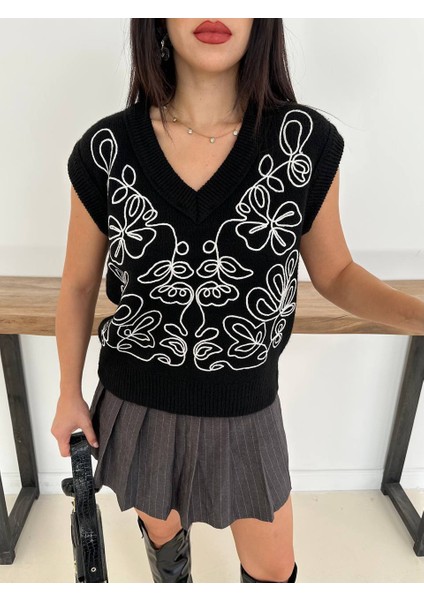 Desen Detaylı V Yaka Süveter fırsatları