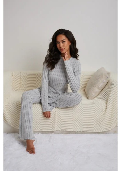 Kadın Uzun Kollu Yuvarlak Yaka Yandan Yırtmaç Detaylı Şardonlu Kaşkorse Bluz ve Pantolon Ikili Takım