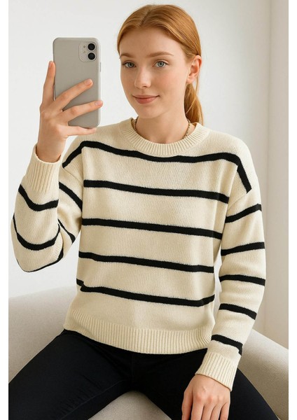 Bisiklet Yaka Çizgili Bej Kadın Kazak 25K0093K1