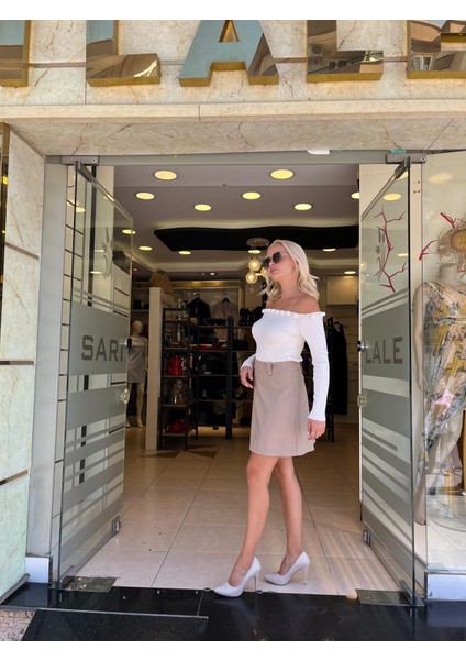 Straplez Yaka Çiçek Detaylı Triko