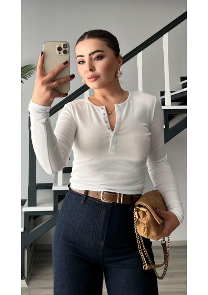 Beyaz Çıtçıtlı Soft Touch Bluz