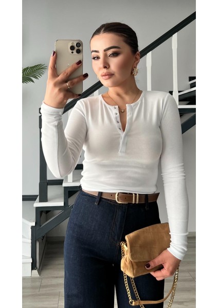 Beyaz Çıtçıtlı Soft Touch Bluz fırsatları