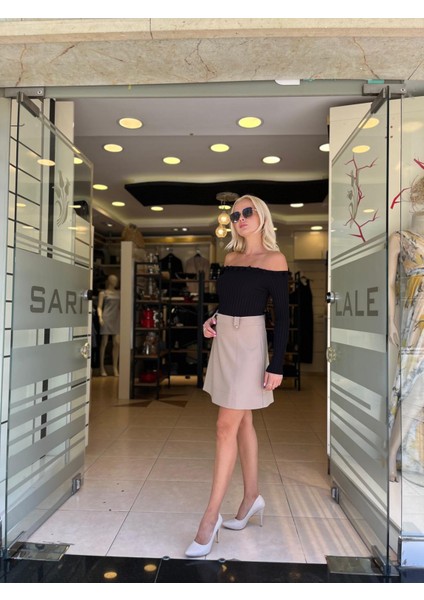 Straplez Yaka Çiçek Detaylı Triko