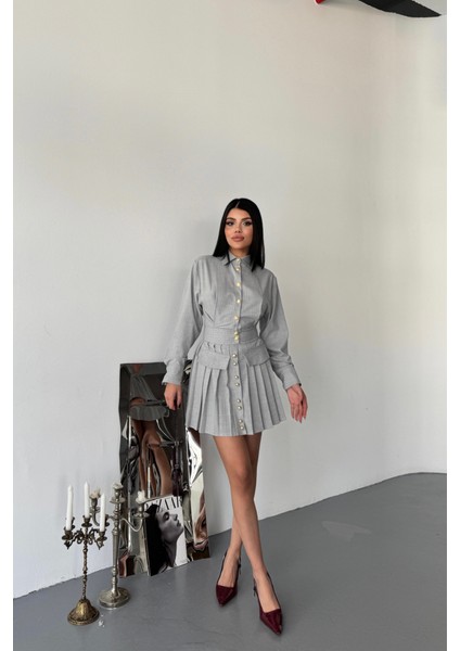 Önden Gold Düğmeli Pileli Kısa Elbise - Gri