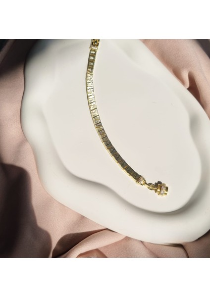 Premium Paslanmaz Çelik Zirkon Taşlı Kapanış Detaylı Kare Motif Gold Bileklik indirimleri