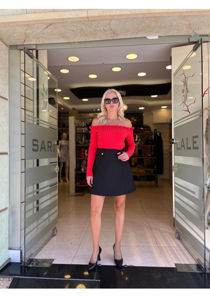 Straplez Yaka Çiçek Detaylı Triko