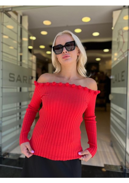 Straplez Yaka Çiçek Detaylı Triko indirimleri