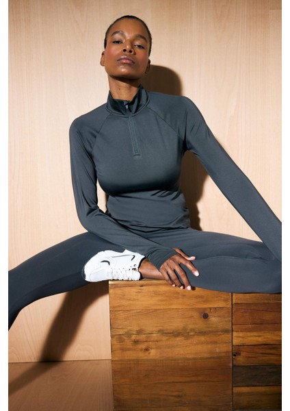 Fit Standart Fit Dik Yaka Fermuarlı İçi Yumuşak Tüylü Sporcu Uzun Kollu Tişört