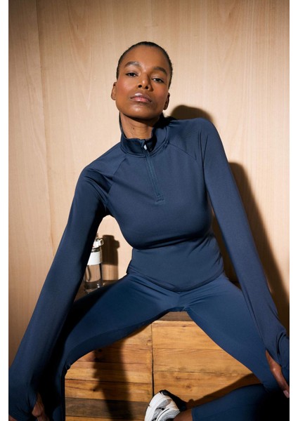 Fit Standart Fit Dik Yaka Fermuarlı İçi Yumuşak Tüylü Sporcu Uzun Kollu Tişört