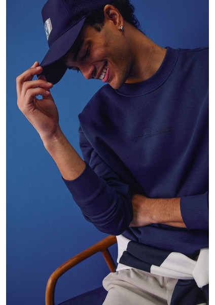 Boxy Fit Bisiklet Yaka İçi Yumuşak Tüylü Baskılı Sweatshirt X8282AZ25AU fiyatları