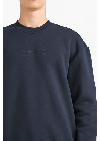 Boxy Fit Bisiklet Yaka İçi Yumuşak Tüylü Baskılı Sweatshirt X8282AZ25AU