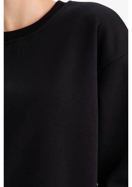 Boxy Fit Bisiklet Yaka Basic Düz Sweatshirt B8568AX25AU indirimleri