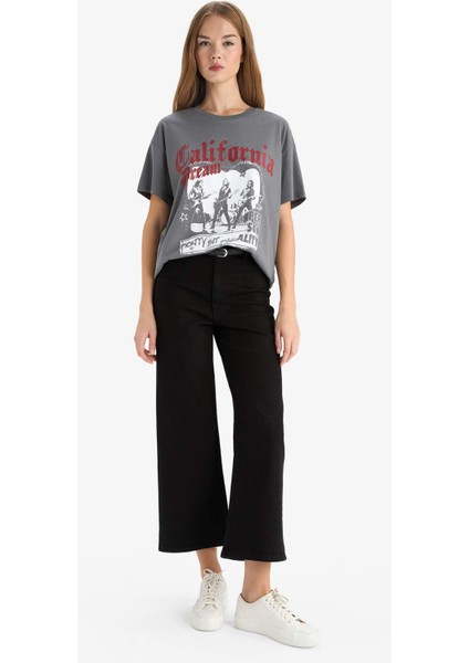 Oversize Geniş Kalıp Bisiklet Yaka Baskılı Kısa Kollu Tişört G2767AX25AU fiyatları