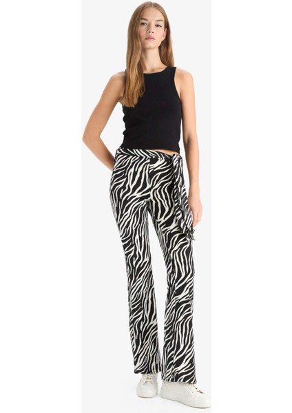 Fitted Zebra Desenli İspanyol Paça Pantolon G2988AX25WN modelleri