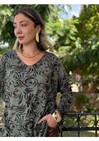 NC1128 Italyan V Yaka Gül Desenli Triko Bluz Haki modelleri
