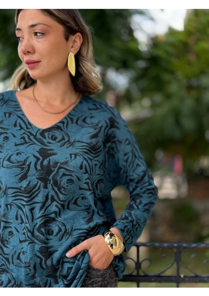NC1128 Italyan V Yaka Gül Desenli Triko Bluz Petrol indirimleri