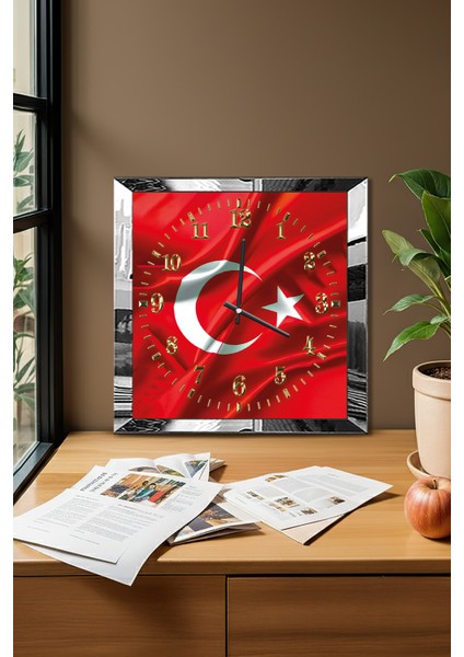 Gümüş Çerçeveli Türk Bayrağı Temalı Dekoratif Mdf Duvar Saati