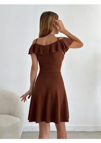 Yaka Volan Detaylı Askılı Kloş Abiye ve Mezuniyet Elbisesi 58729 Kahve Reng modelleri