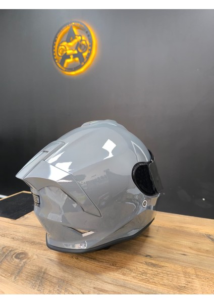 Ece R22.06 Sertifikalı Racing Kask – Yüksek Güvenlik ve Performans Gümüş modelleri