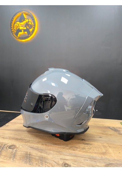 Ece R22.06 Sertifikalı Racing Kask – Yüksek Güvenlik ve Performans Gümüş