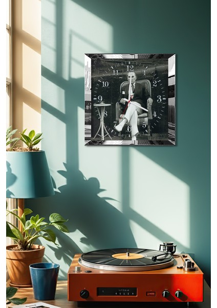 Gümüş Çerçeveli Çay ve Kahve Sefası Süren Atatürk Temalı Dekoratif Mdf Duvar Saati fırsatları