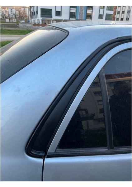 Toyota Corolla 99-02 Arka Çamurluk Çıtası