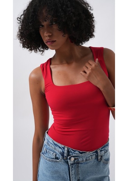 Kare Yaka Kalın Askılı Bodysuit fırsatları