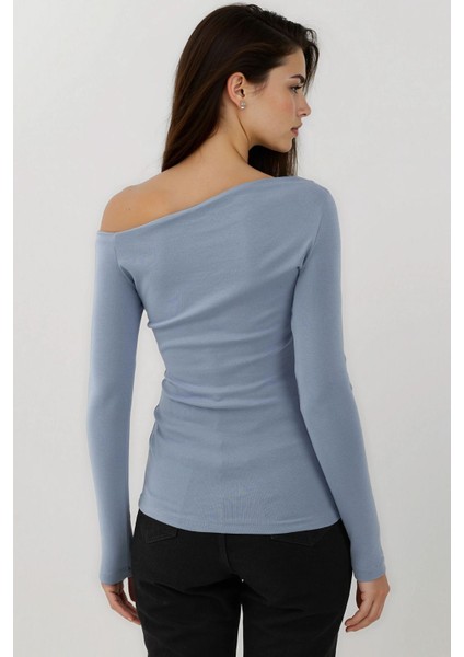 Kadın Asimetrik Yaka Slim Fit Uzun Kollu Üst Busem Collection Bebek Mavisi fiyatları