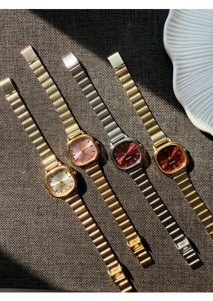 Retro Minimal Metal Kordon Vintage Kadın Kol Saati Içi Kırmızı fiyatları