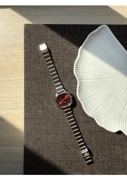 Retro Minimal Metal Kordon Vintage Kadın Kol Saati Içi Kırmızı indirimleri