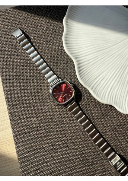 Retro Minimal Metal Kordon Vintage Kadın Kol Saati Içi Kırmızı