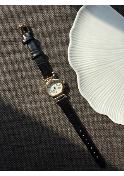 Retro Minimal Deri Kordon Vintage Kadın Kol Saati Kelebek Model