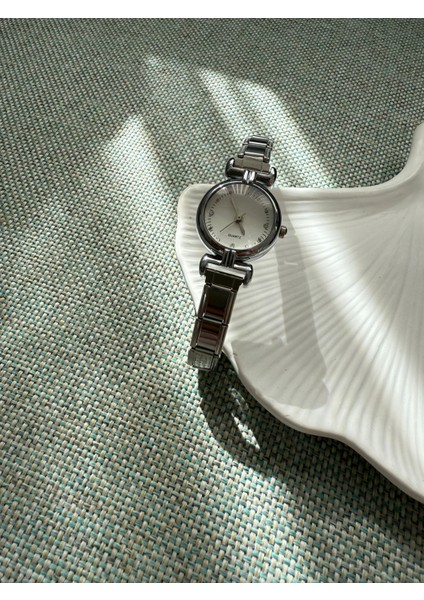Retro Minimal Metal Kordon Vintage Kadın Kol Saati modelleri