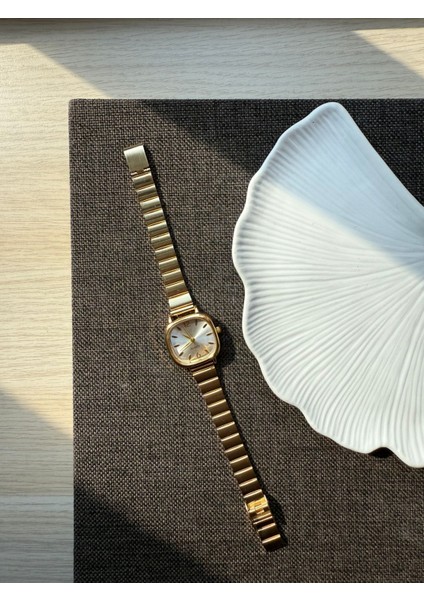 Retro Minimal Metal Kordon Vintage Kadın Kol Saati Altın