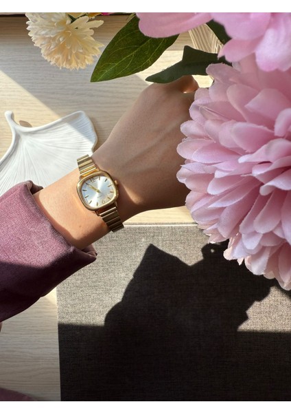 Retro Minimal Metal Kordon Vintage Kadın Kol Saati Altın modelleri