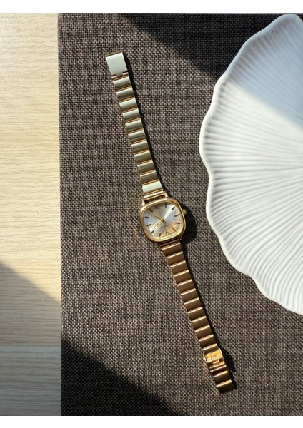 Retro Minimal Metal Kordon Vintage Kadın Kol Saati Altın