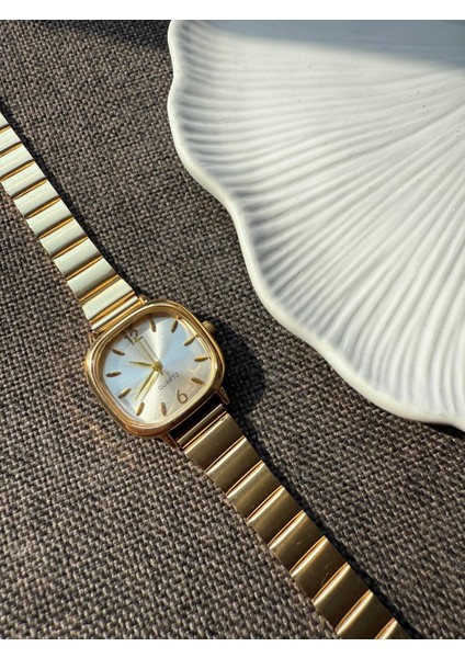 Retro Minimal Metal Kordon Vintage Kadın Kol Saati Altın
