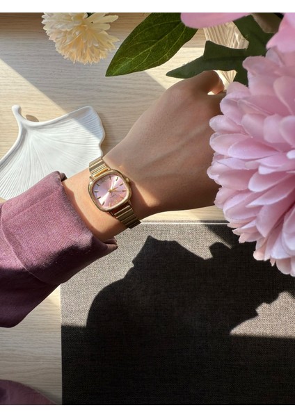 Retro Minimal Metal Kordon Vintage Kadın Kol Saati Içi Pembe fırsatları