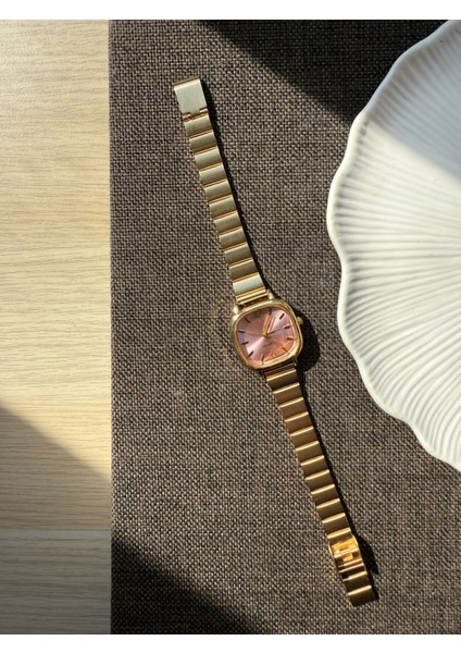 Retro Minimal Metal Kordon Vintage Kadın Kol Saati Içi Pembe