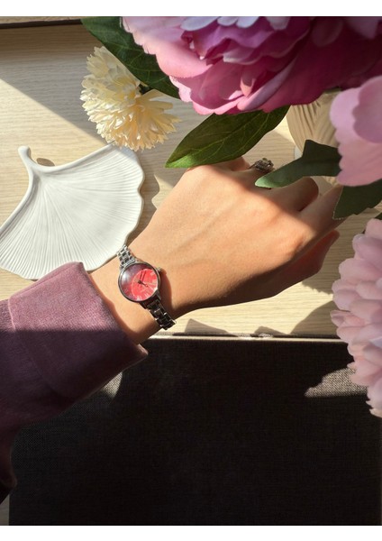 Retro Minimal Boncuk Kordon Vintage Kadın Kol Saati Içi Kırmızı modelleri