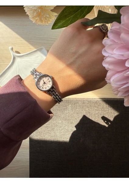 Retro Minimal Metal Kordon Vintage Kadın Kol Saati Içi Pembe modelleri