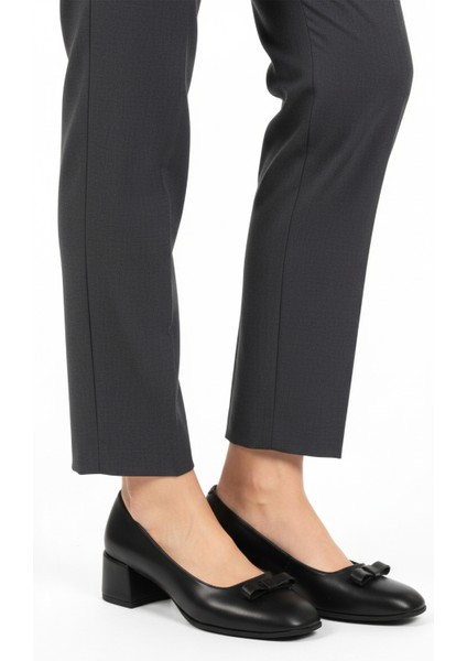 Siyah Cilt Fiyonk Kurdeleli Kadın Topuklu Ayakkabı 519081 Z