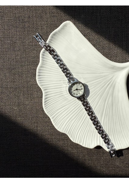 Retro Minimal Boncuk Kordon Vintage Kadın Kol Saati Gümüş fırsatları