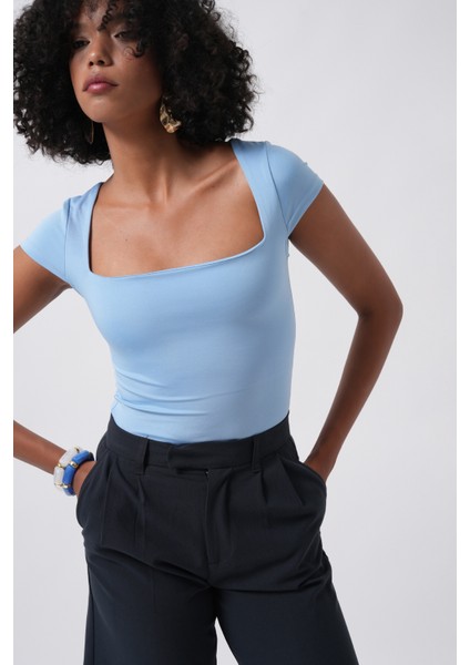 Pencere Detay Mini Dekolte Bebe Mavi Bluz fırsatları