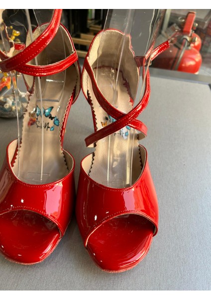 Kırmızı Rugan Kapalı Topuk 8,5 cm 13 Pont Tango, Dans ve Salon Ayakkabısı