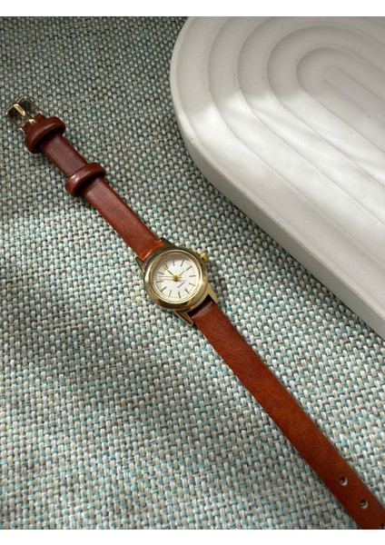 Retro Minimal Deri Kordon Vintage Kadın Kol Saati