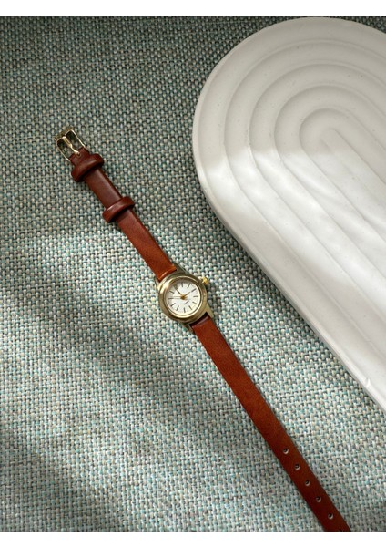 Retro Minimal Deri Kordon Vintage Kadın Kol Saati