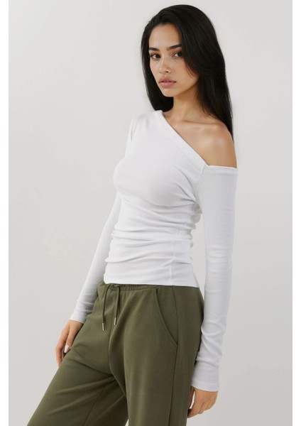 Kadın Asimetrik Yaka Slim Fit Uzun Kollu Üst Busem Collection White fiyatları